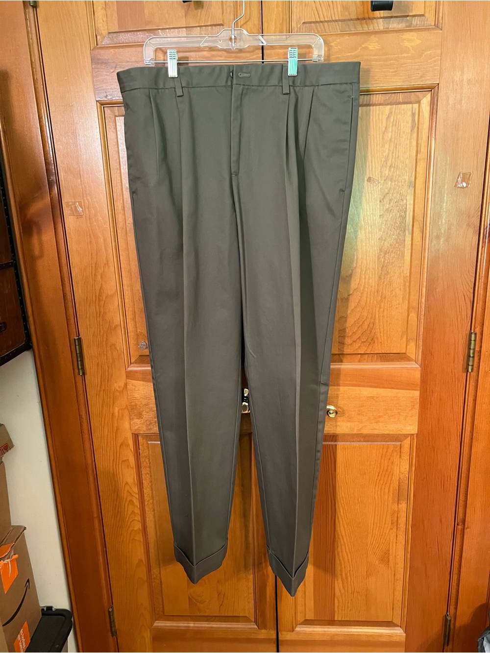 Izod Men's Dress Pants in Dark Olive 38x32